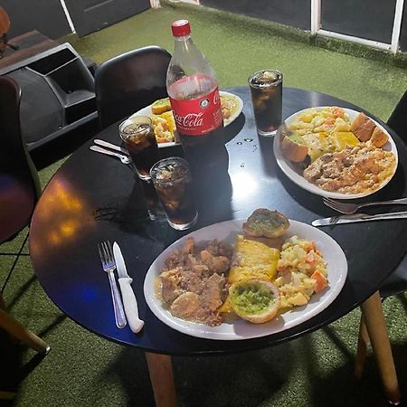Tiger Hostel Меделин Екстериор снимка