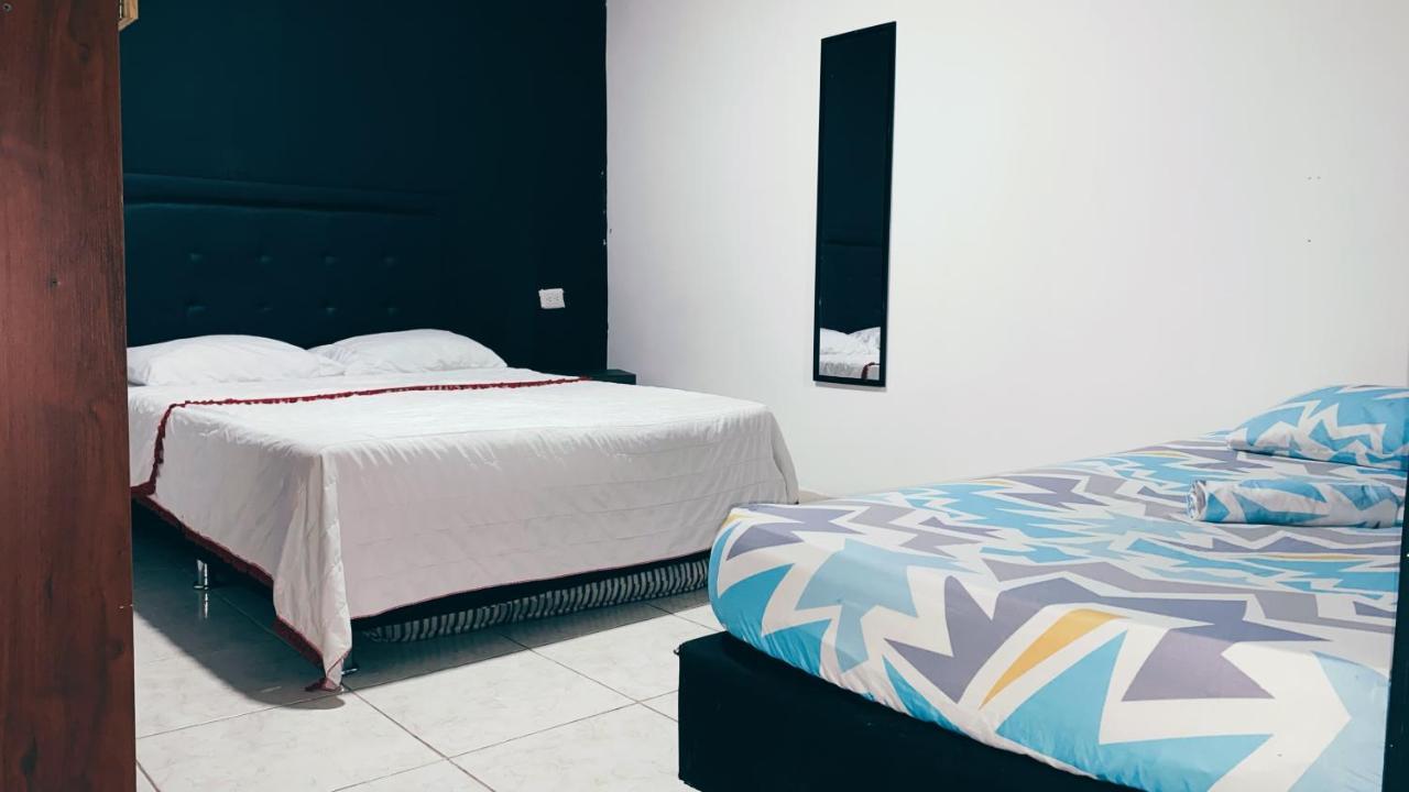 Tiger Hostel Меделин Екстериор снимка
