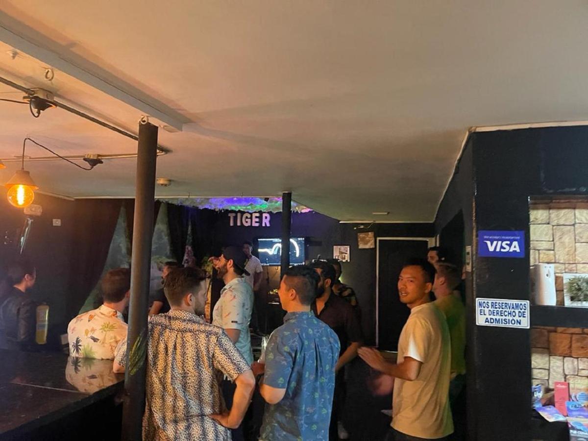 Tiger Hostel Меделин Екстериор снимка