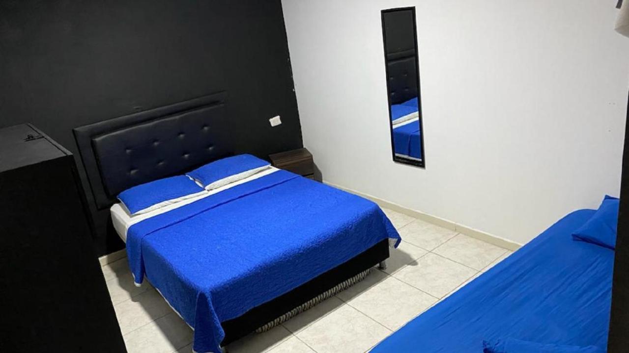 Tiger Hostel Меделин Екстериор снимка
