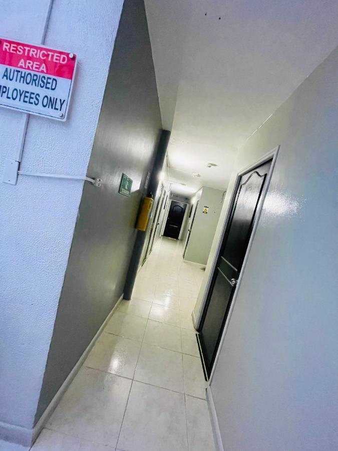 Tiger Hostel Меделин Екстериор снимка