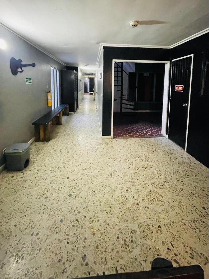 Tiger Hostel Меделин Екстериор снимка