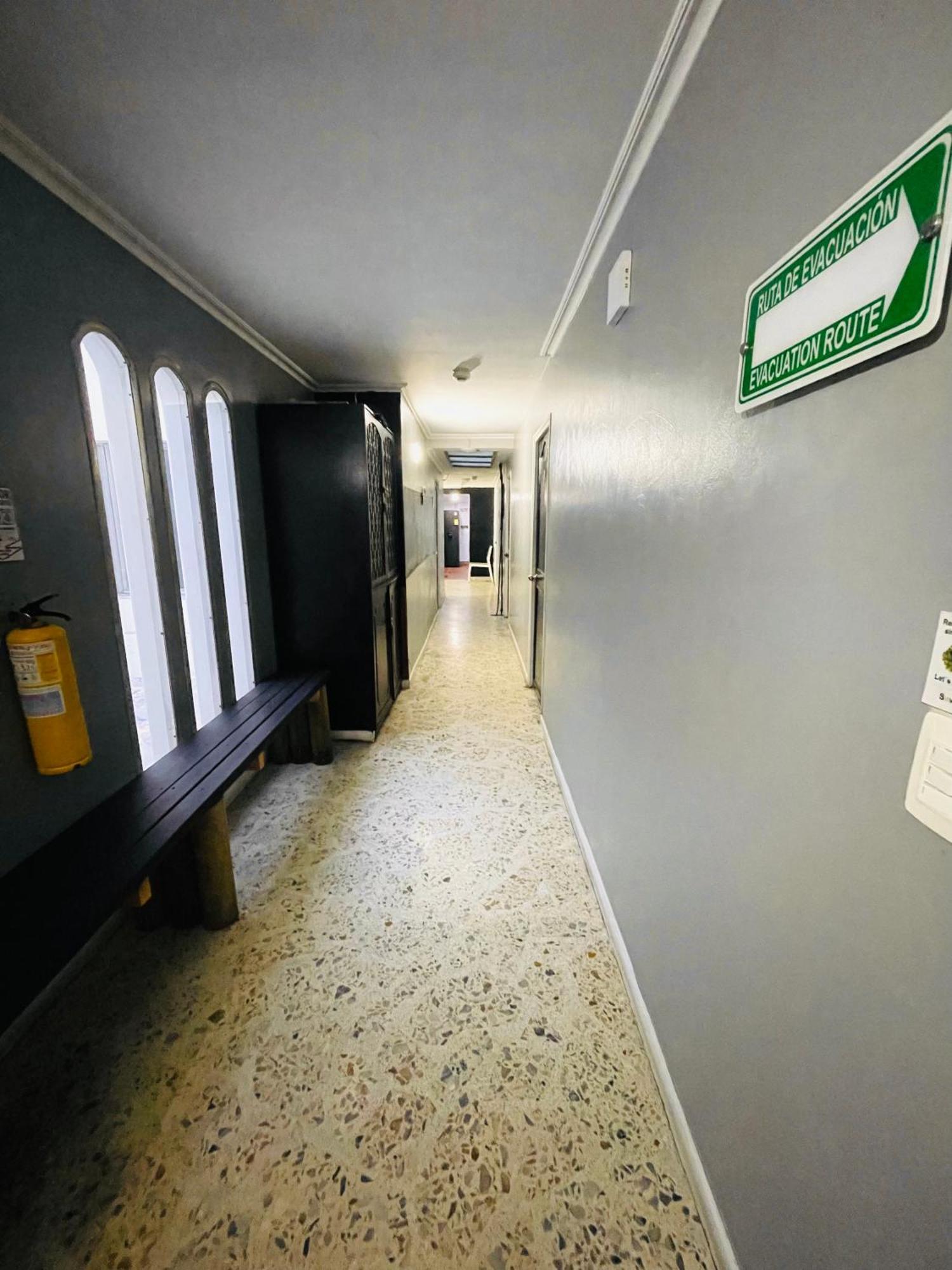 Tiger Hostel Меделин Екстериор снимка